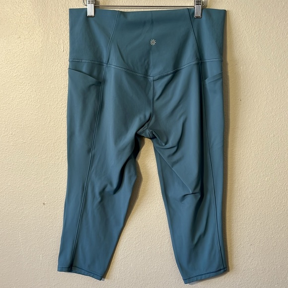 Athleta Salutation Stash Pocket II Capri Riviera Blue leggings size 1X - Picture 3 of 5